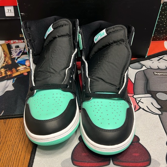 DS Jordan 1 Green Glow 11.5 - Picture 2 of 3
